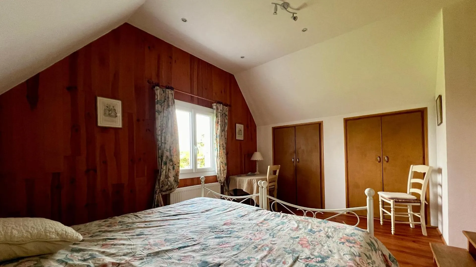 Villa Maison Familiale 10 P, A Pied Des Plages De Port-Blanc Penvenan France